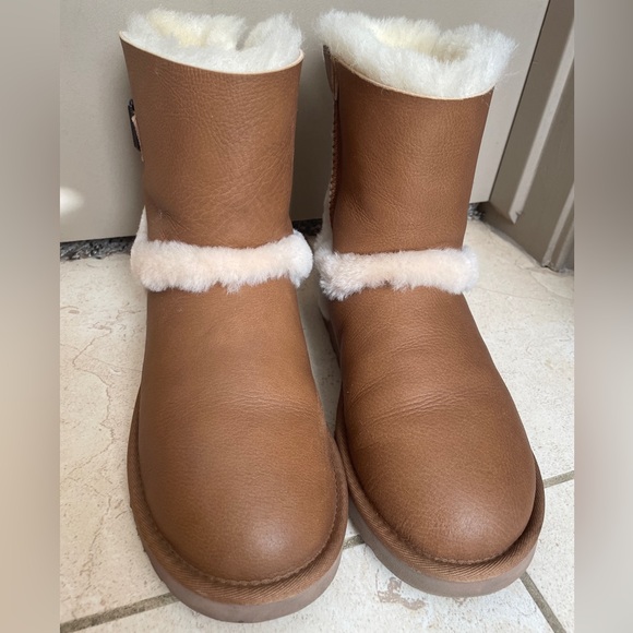 UGG Airehart Boots - Picture 6 of 14
